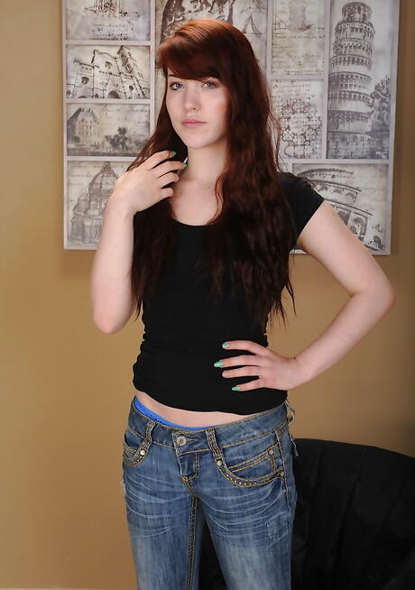 Stunning american teen Gwen Stark reveals her ass in tight jeans and vagina 
