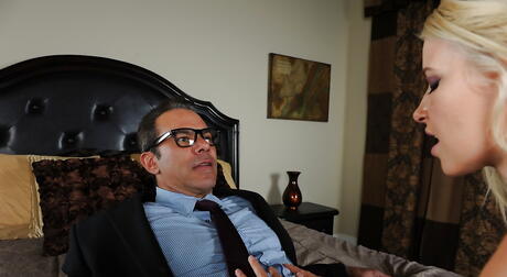 Sultry american pornstar Anikka Albrite loves to fuck 